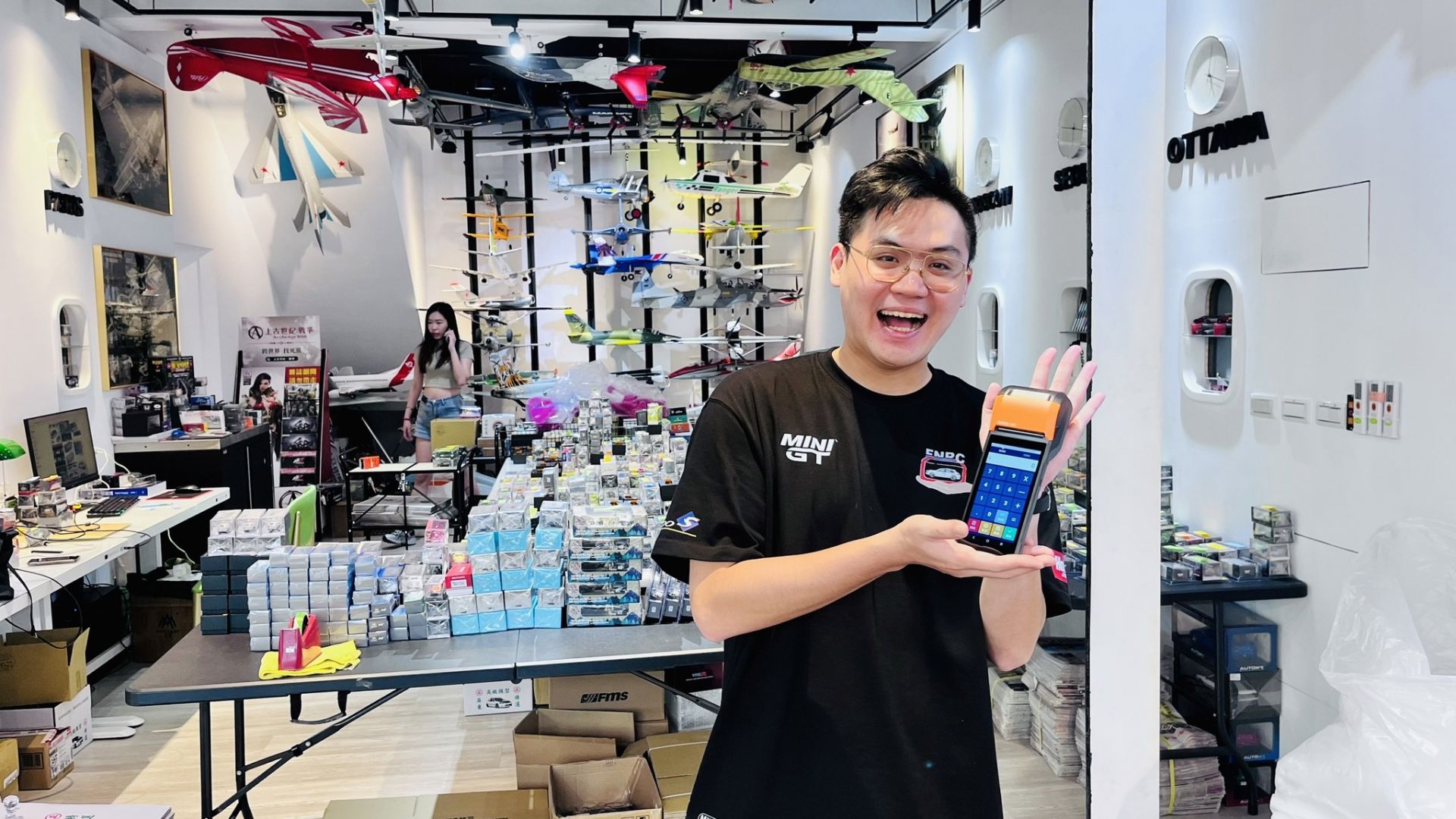 飛恩模型店-博思雲創資訊｜零售POS系統最佳選擇｜電子發票機支援所有發票傳輸與載具